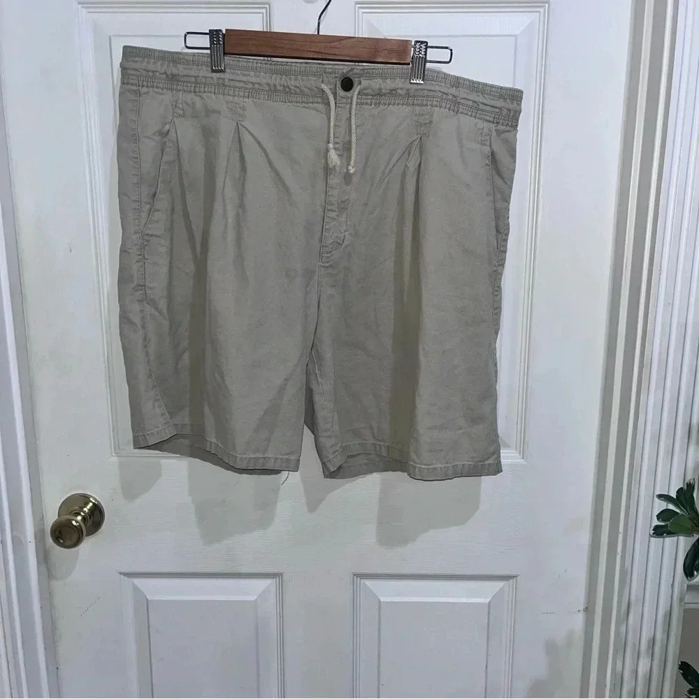 City streets men’s khaki shorts